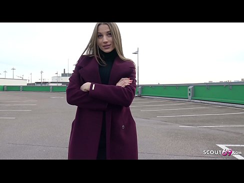❤️ ドイツ人スカウトマンは、夢のようにスティール、駐車場のテルテル、お金のためのセクシーに触れることです。 ☑ 上質ポルノ ❌️❤